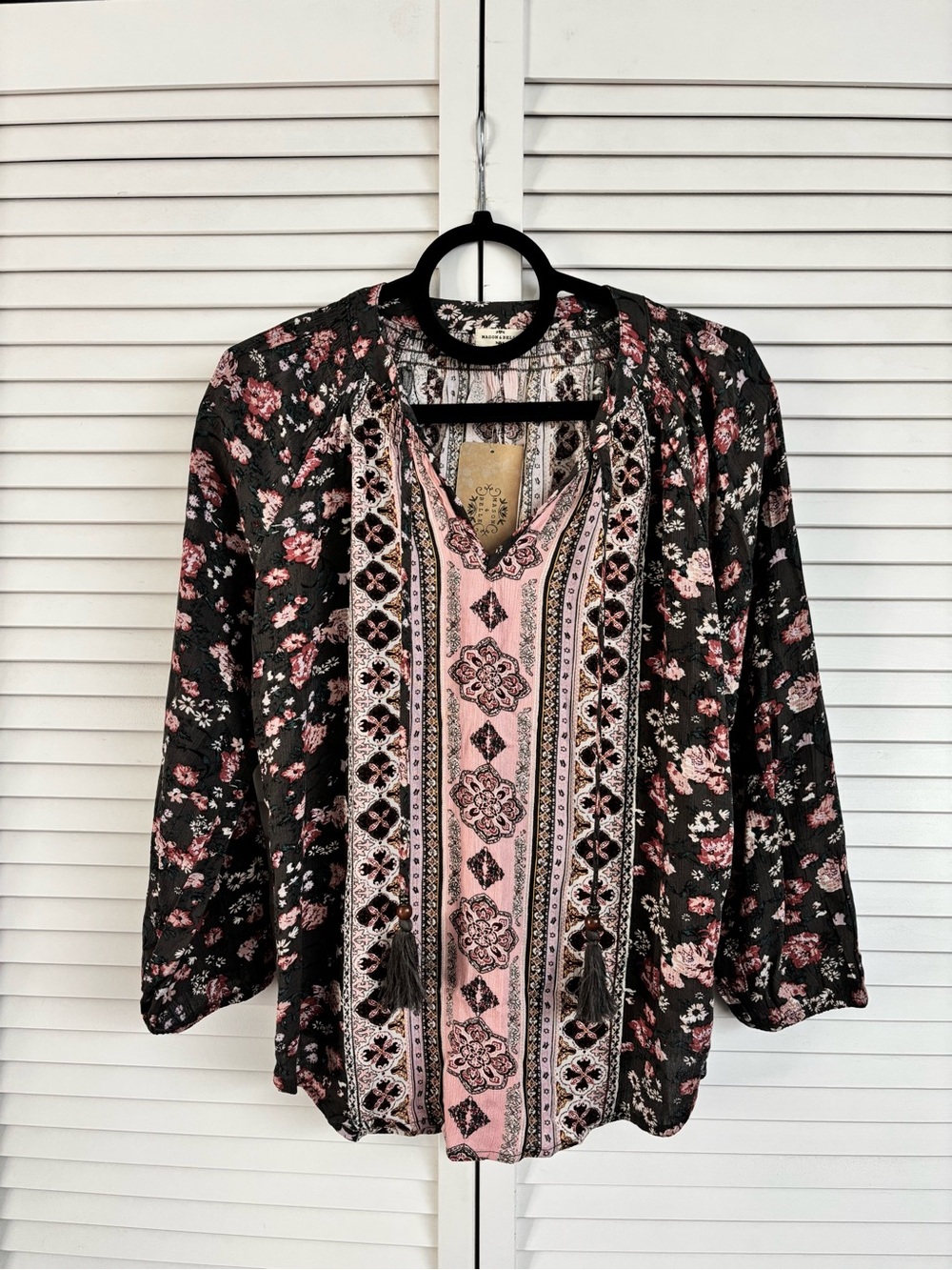 Mason & Belle Women’s Boho Dark Gray Floral Split-Neck Women’s Top, Size: S, NWT